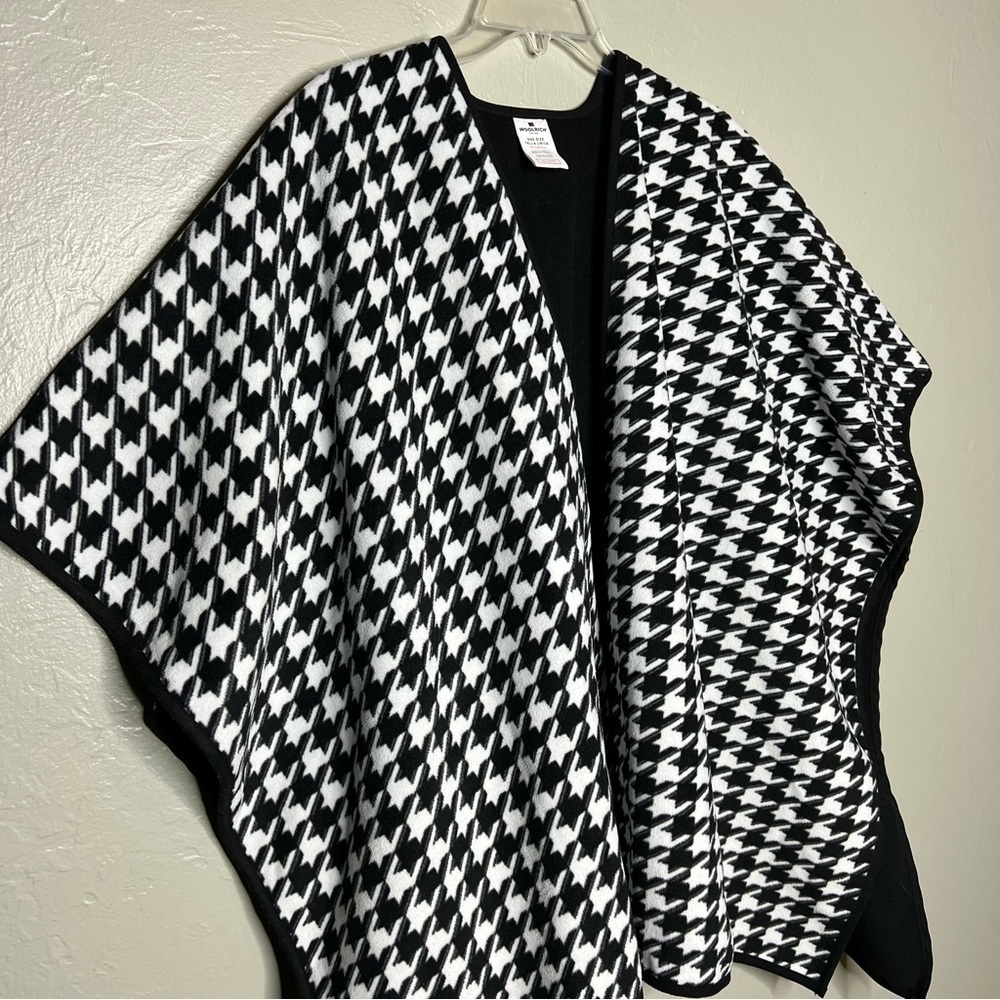 Woolrich Houndstooth Reversible Blanket Wrap - Picture 2 of 6